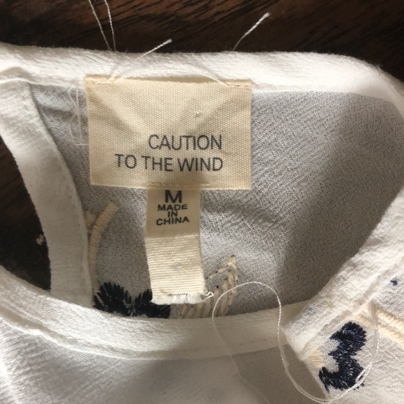 Super cute Embroidered blouse size M - Picture 5 of 5